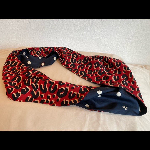 Louis Vuitton Leopard Dot Reversible Silk Scarf - Picture 9 of 16